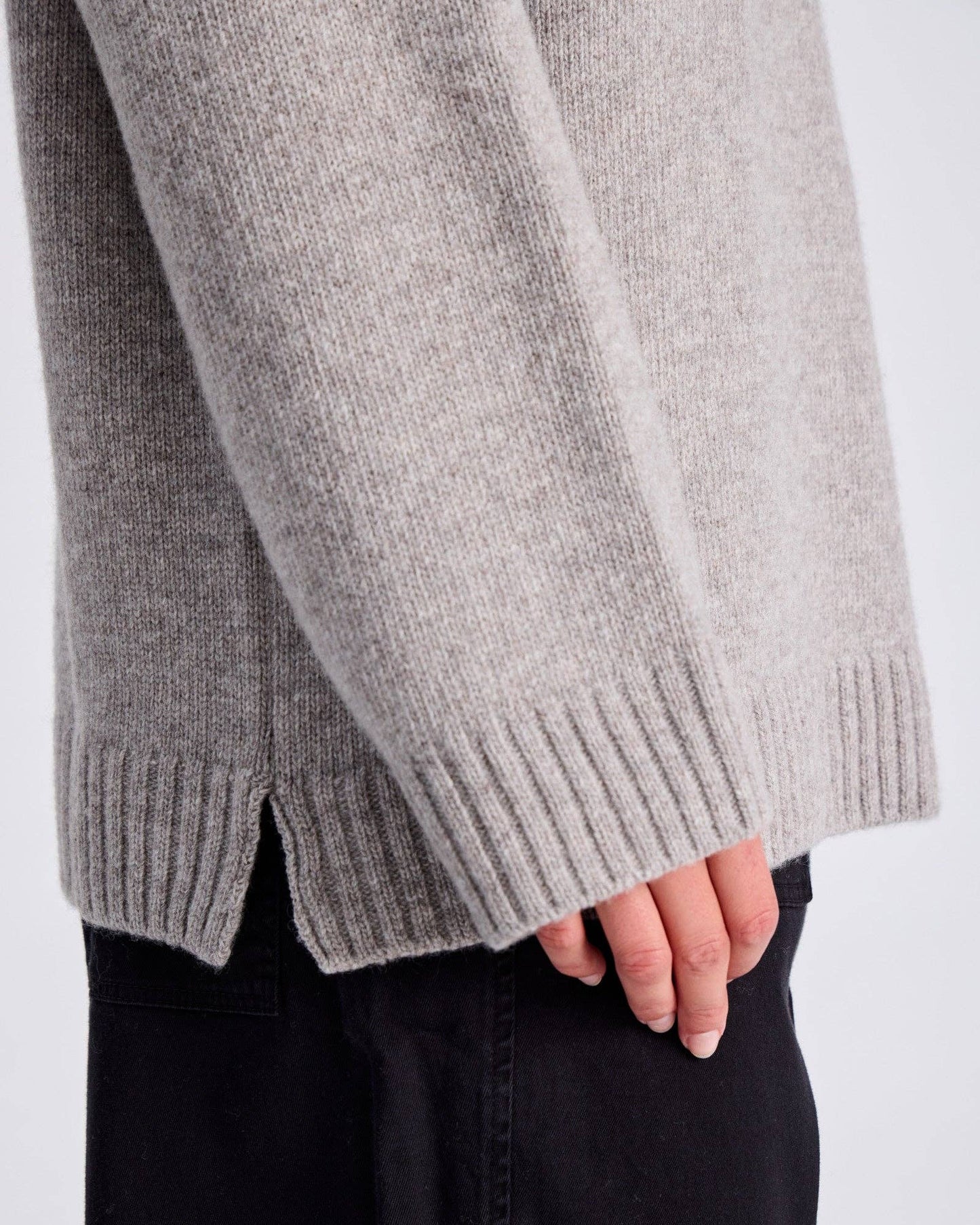 Maglione Emely in lana d’agnello biologica grigio pietra