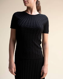 Top in maglia a trecce a maniche corte