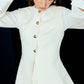 Gilet aderente crema con bottoni dorati