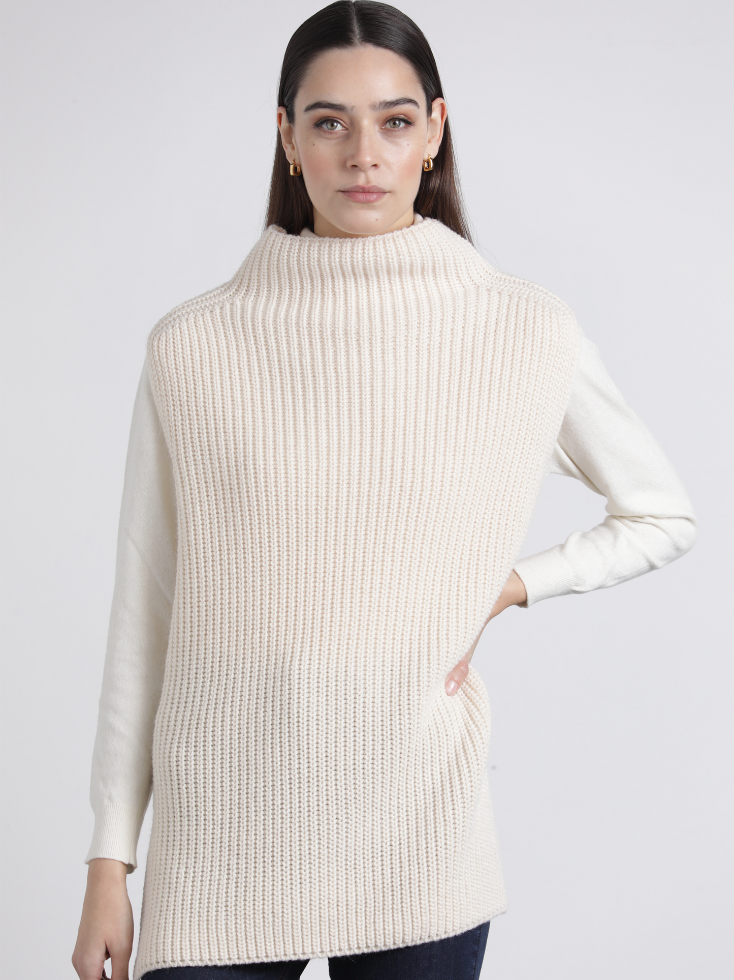 Gilet in maglia a coste con collo alto