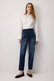 Pantaloni carrot in denim a vita alta