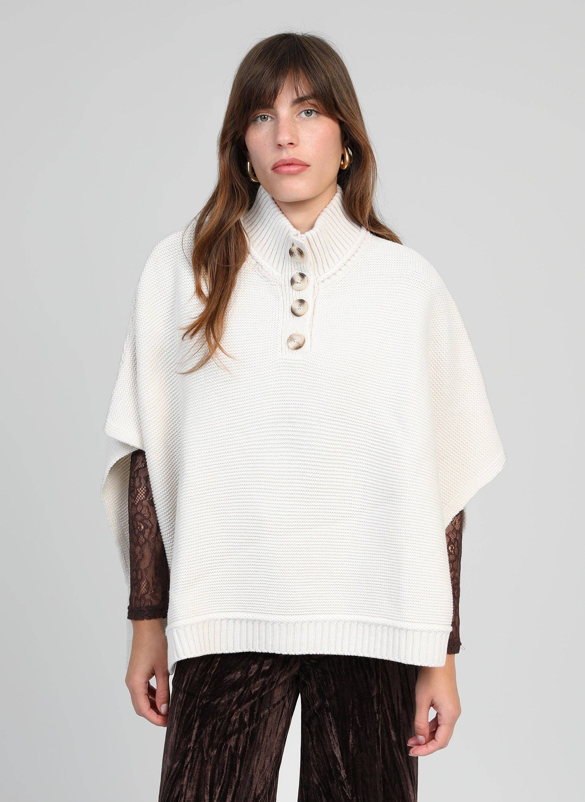 Maglione poncho Venti écru con collo a lupetto