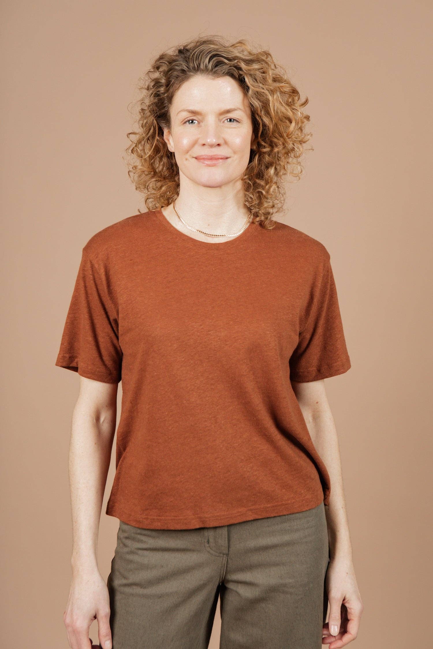 T-shirt squadrata in canapa biologica color Burnt Umber