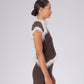 Top asimmetrico con piume marrone