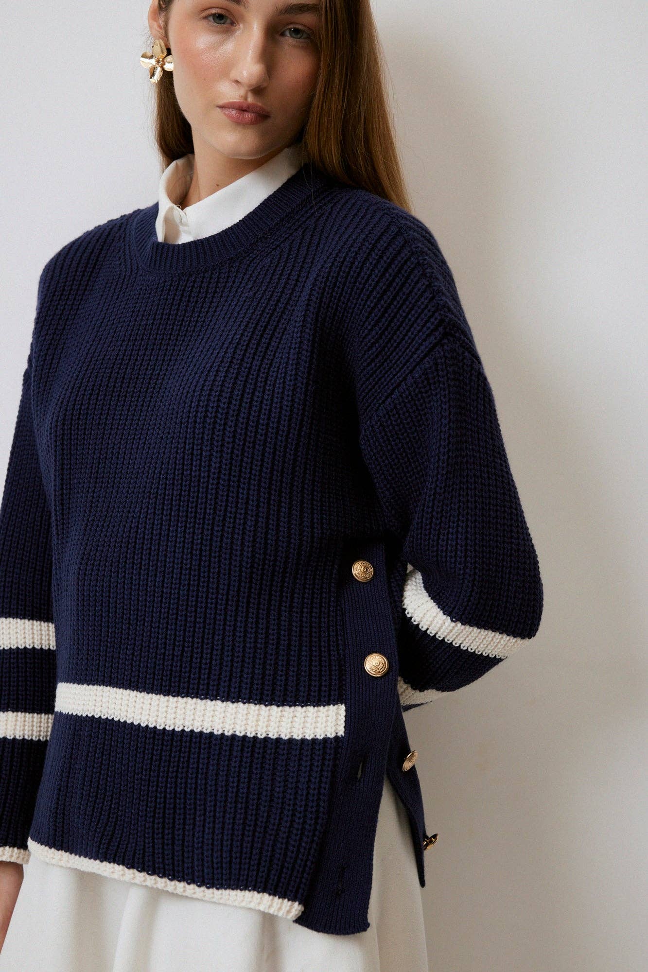 Maglione navy a righe con bottoni dorati