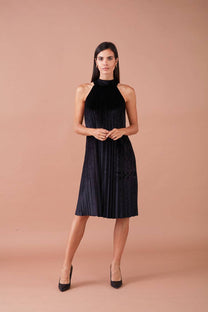 Abito midi in velluto plissé con collo halter