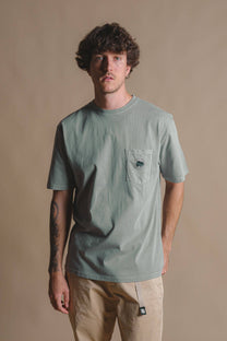 T-shirt pigmentata in cotone biologico verde salvia con taschino