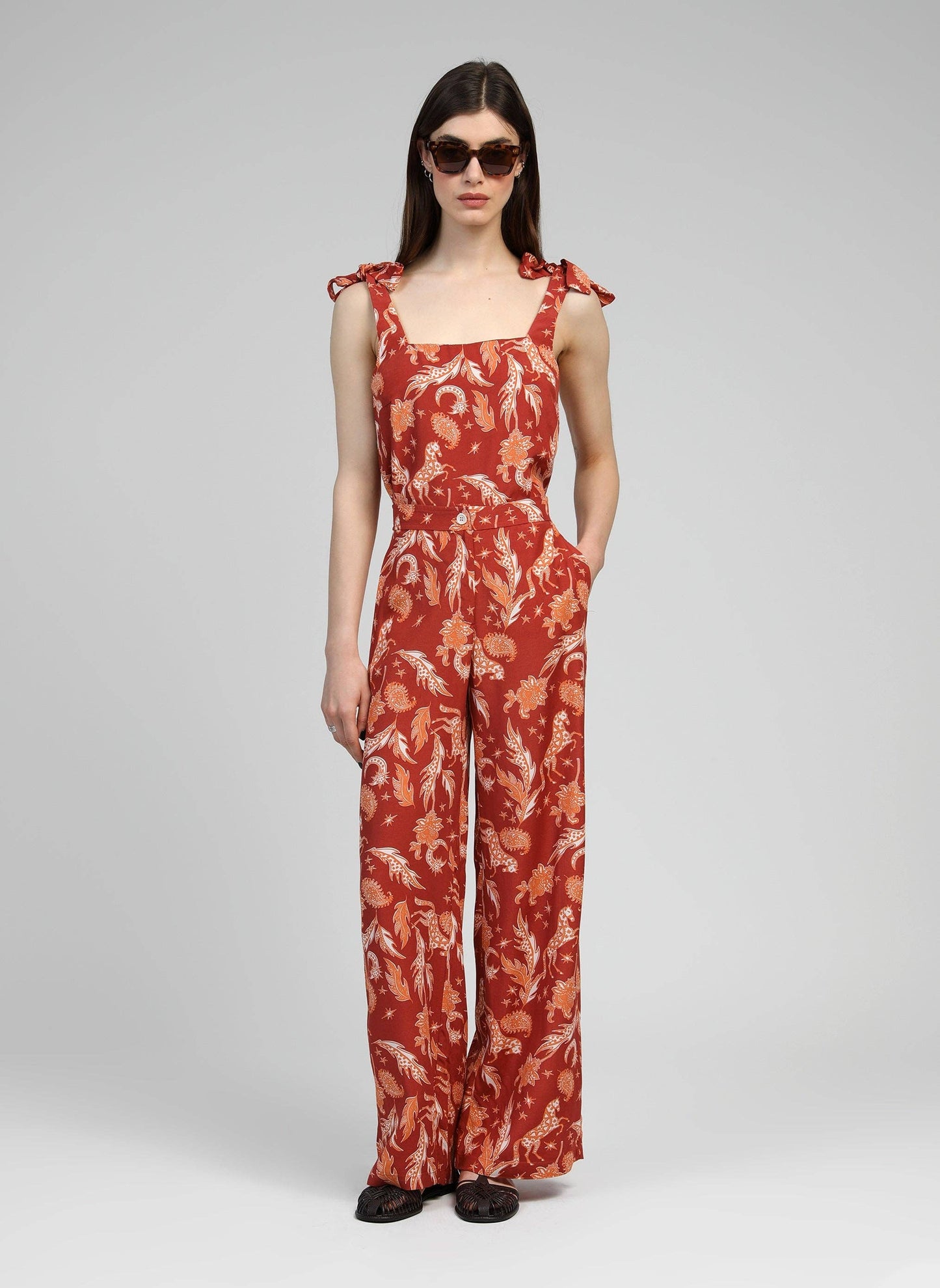 Pantaloni a vita alta terracotta con stampa frecce