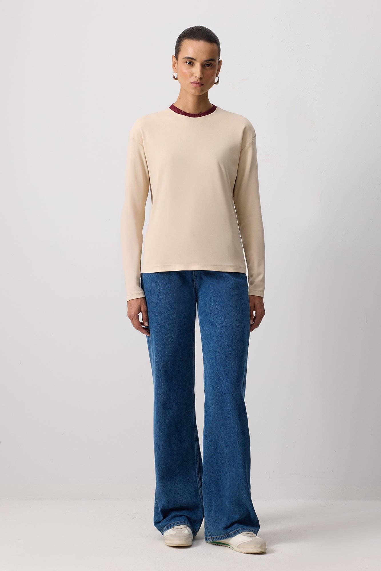 T-shirt in cotone a maniche lunghe con colletto a costine