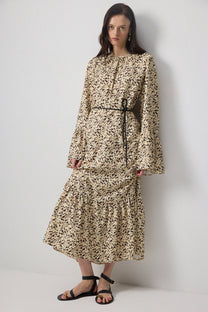 Abito lungo animalier con cintura in ecopelle