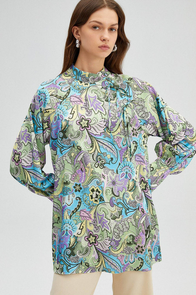 Tunica multicolor con stampa geometrica e collo alla coreana