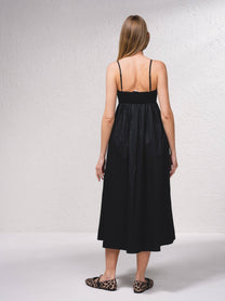 Abito midi in cotone con spalline sottili e schiena elastica