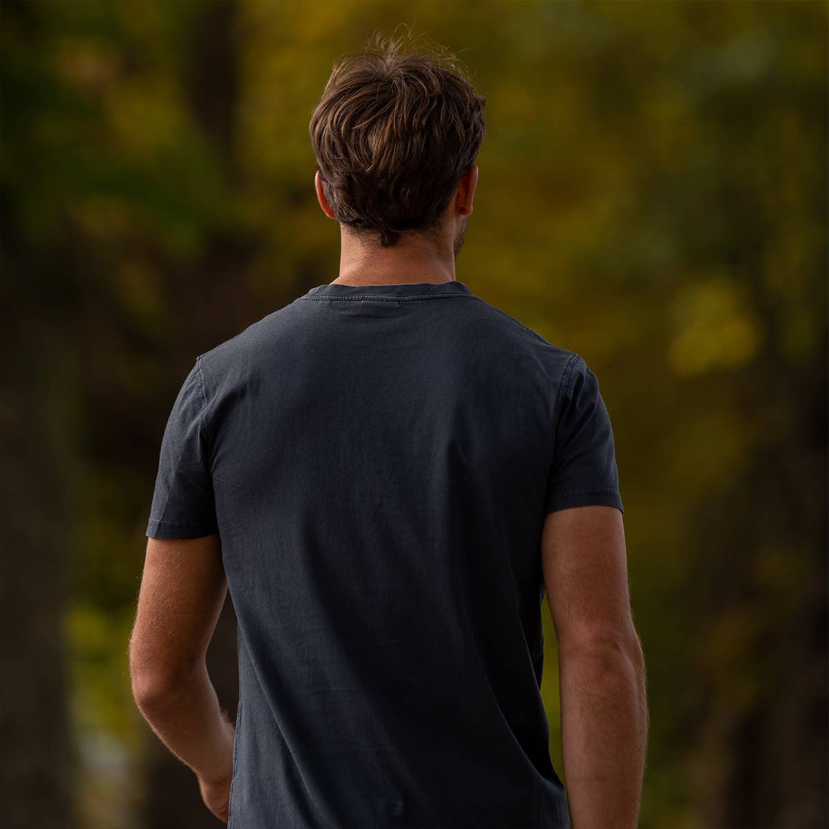 T-shirt in cotone organico tinta capo nera con taschino