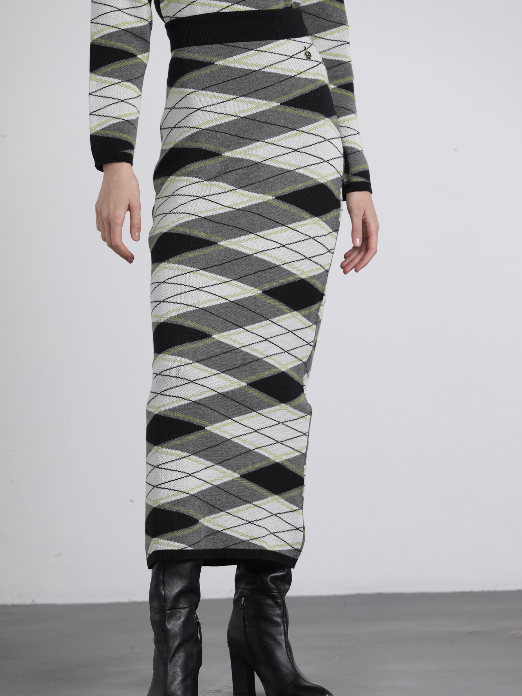 Gonna lunga in maglia a fantasia geometrica