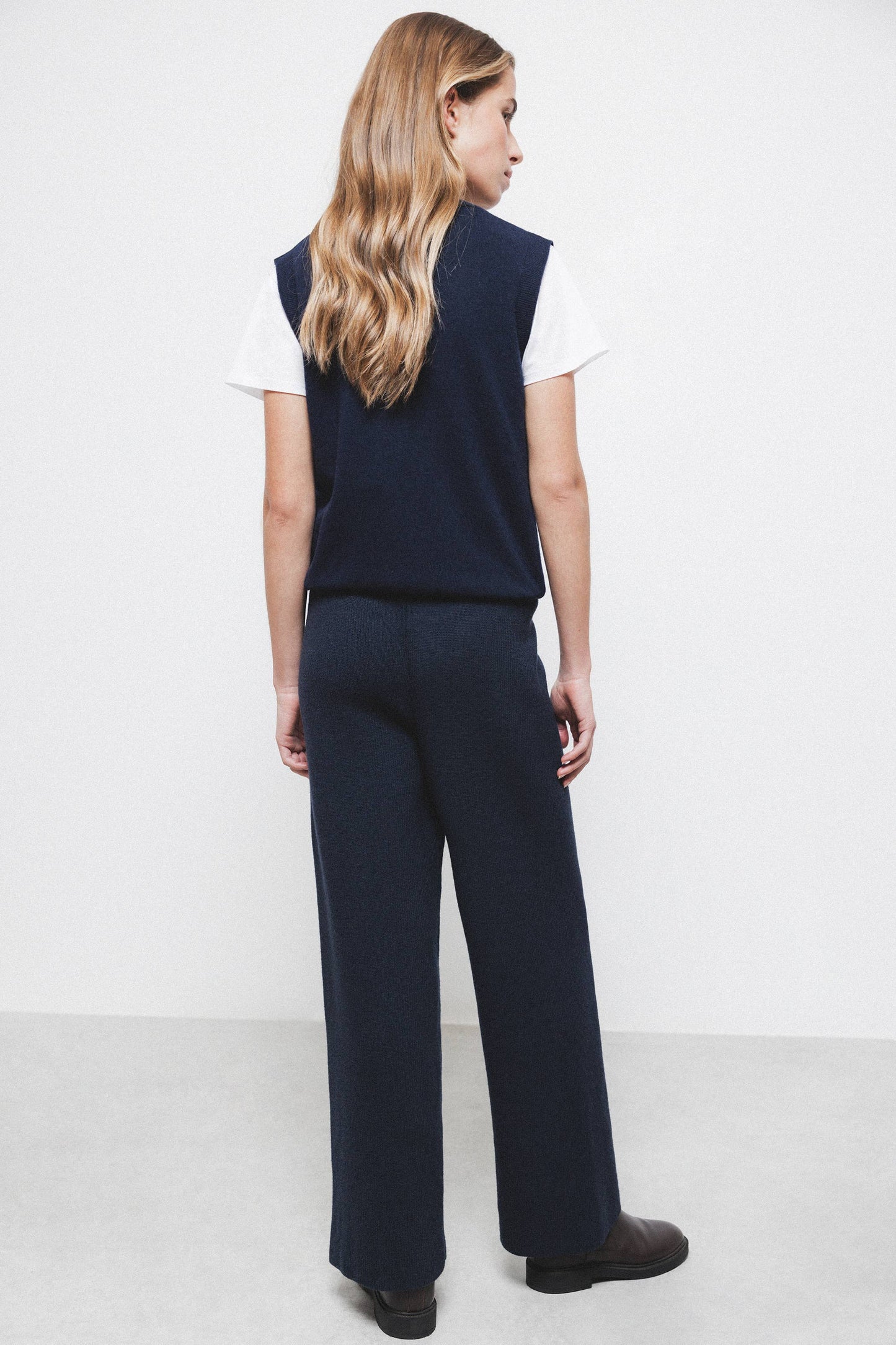 Pantaloni palazzo in maglia con vita elasticizzata