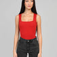 Top a coste rosso con scollo quadrato