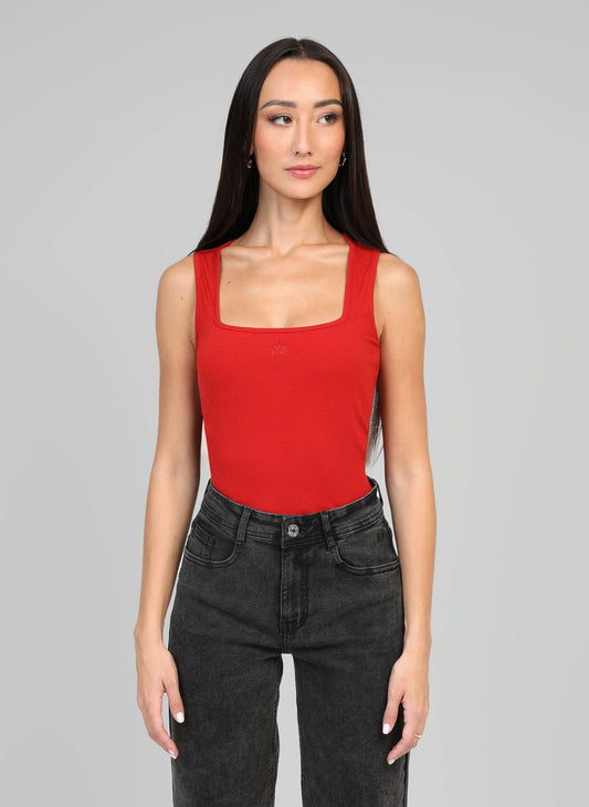 Top a coste rosso con scollo quadrato