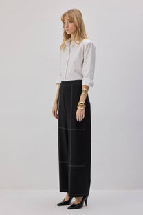 Pantaloni neri con cuciture a contrasto