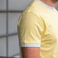 T-shirt in cotone biologico giallo slub con profili a contrasto