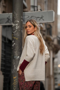 Cardigan bicolore con bottoni a contrasto