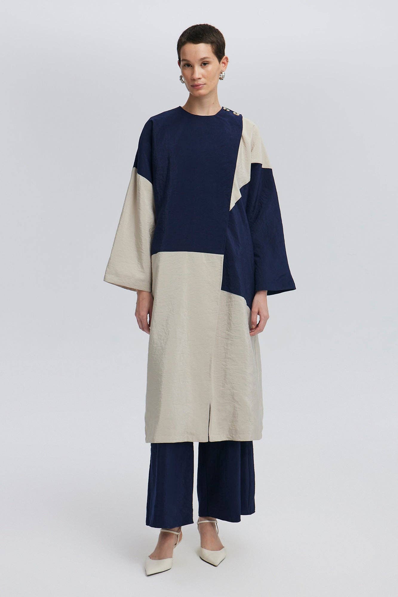 Trench lungo color block blu navy e beige