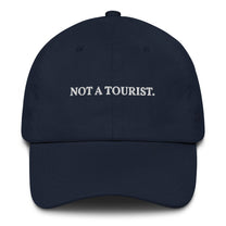 Cappellino dad hat “Not a Tourist” ricamato