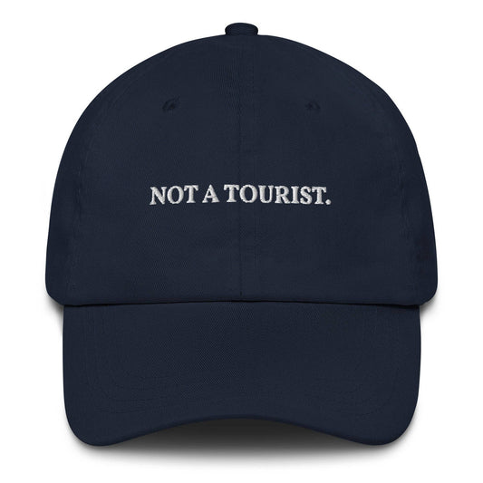 Cappellino dad hat “Not a Tourist” ricamato
