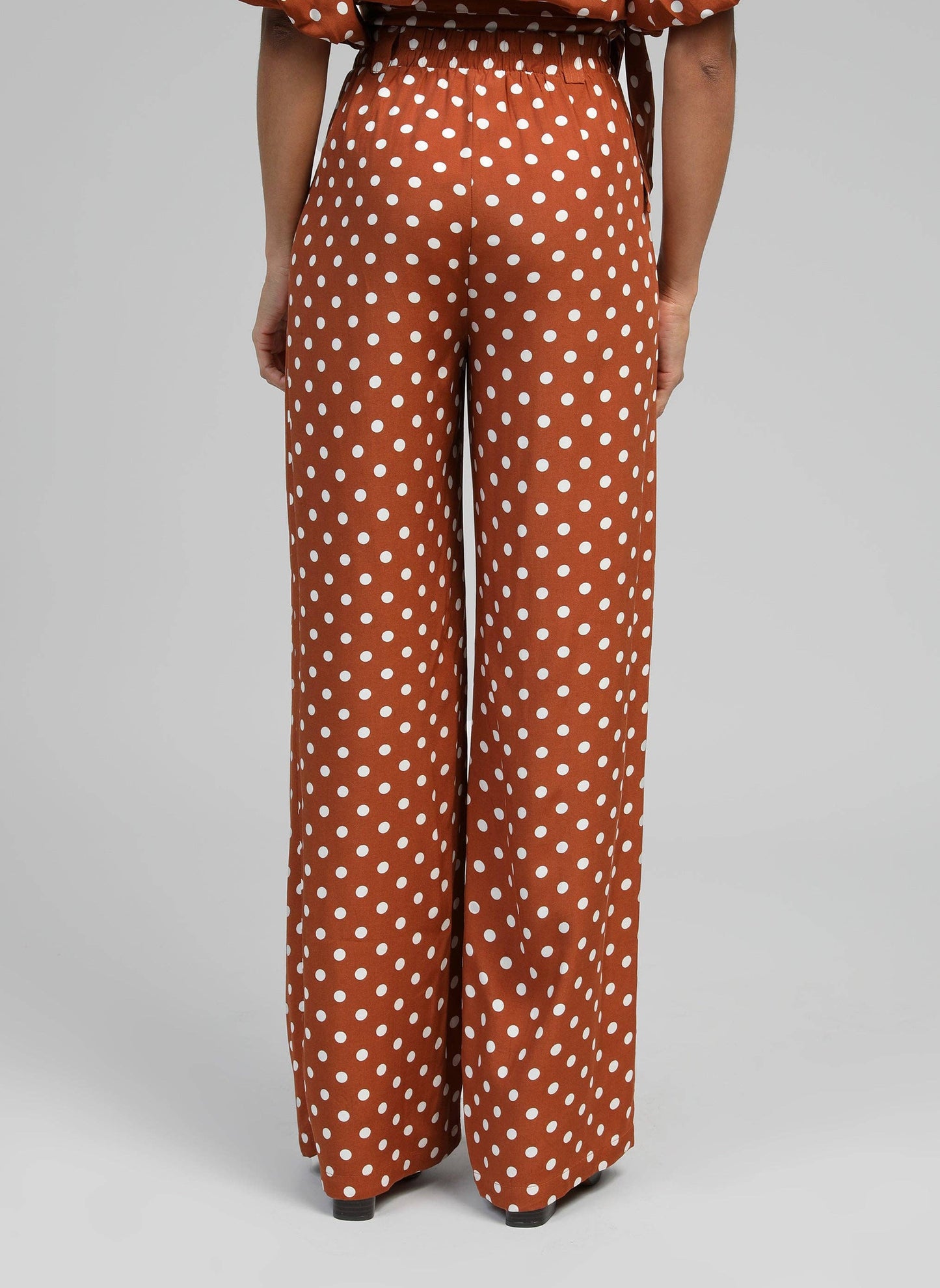 Pantaloni flare a pois caramello a vita alta