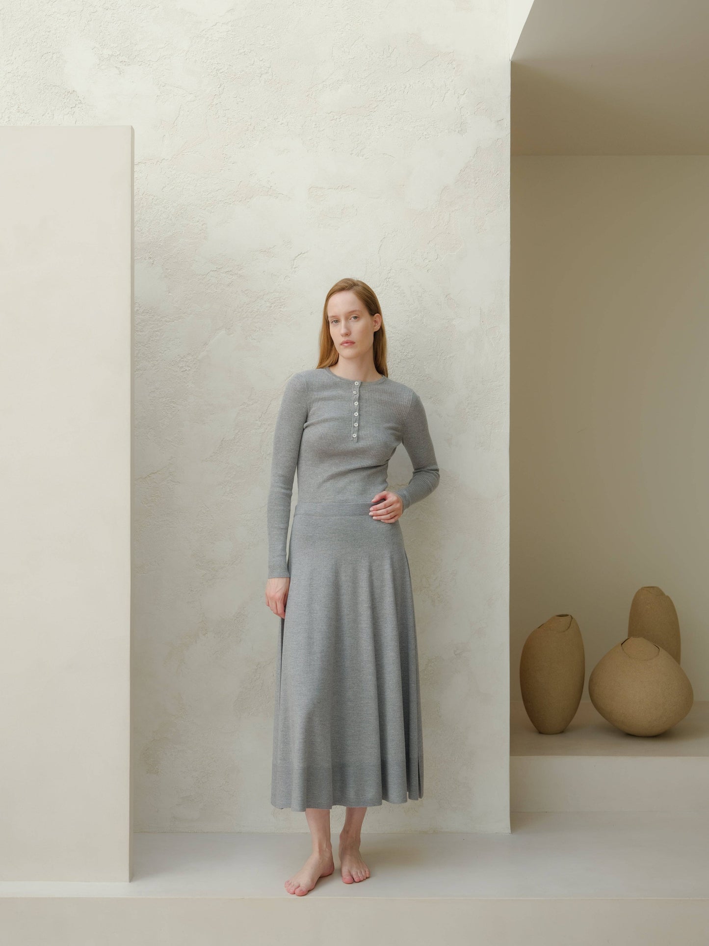 Maglione a costine in lana merino extra fine con bottoni