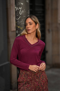 Maglia donna a manica lunga con scollo a V e borchie