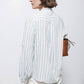 Camicia a righe con fiocco al collo