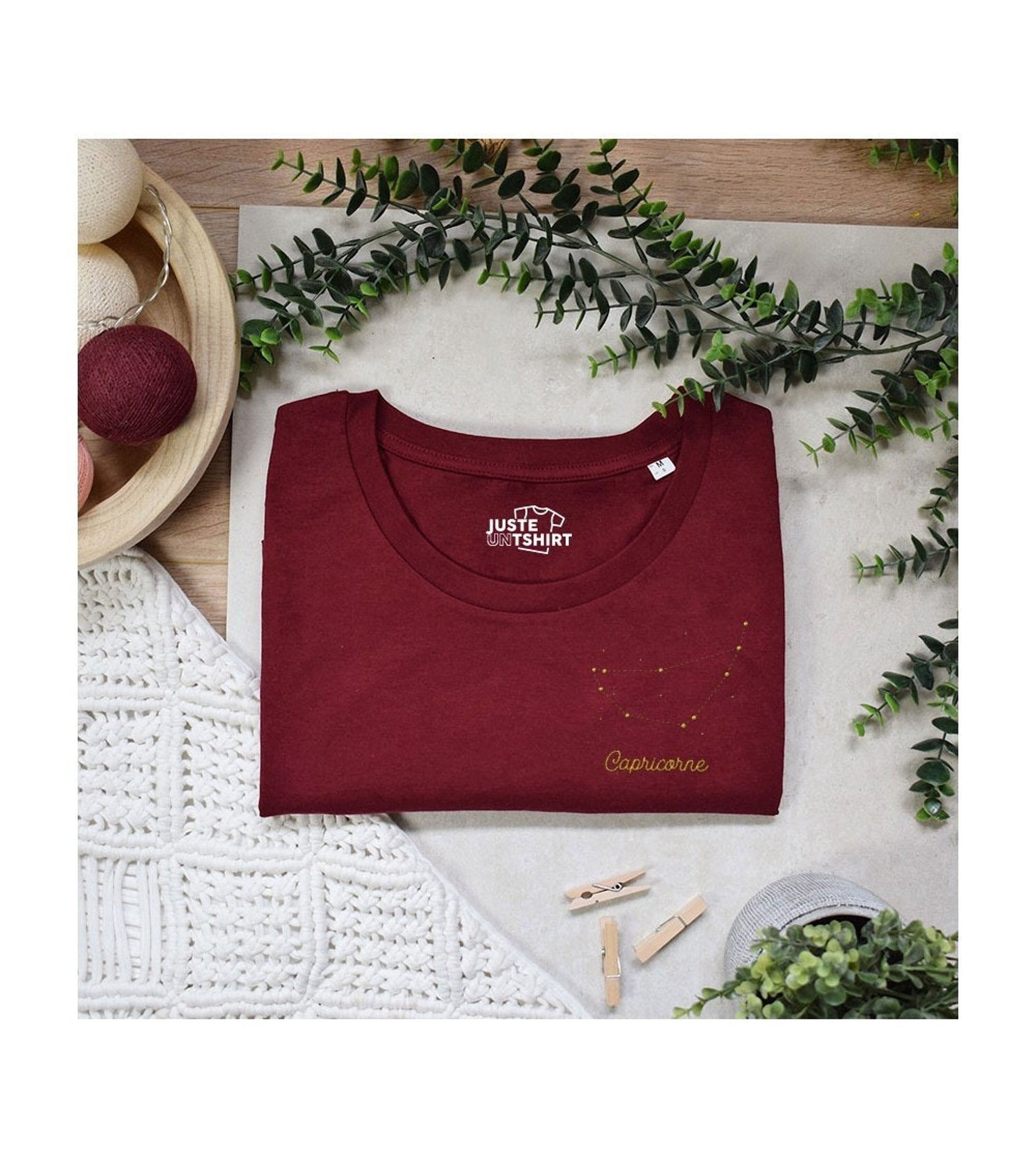 T-shirt ricamata Capricorno in cotone biologico