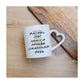 Tazza in ceramica con manico a cuore e scritta “Friends”