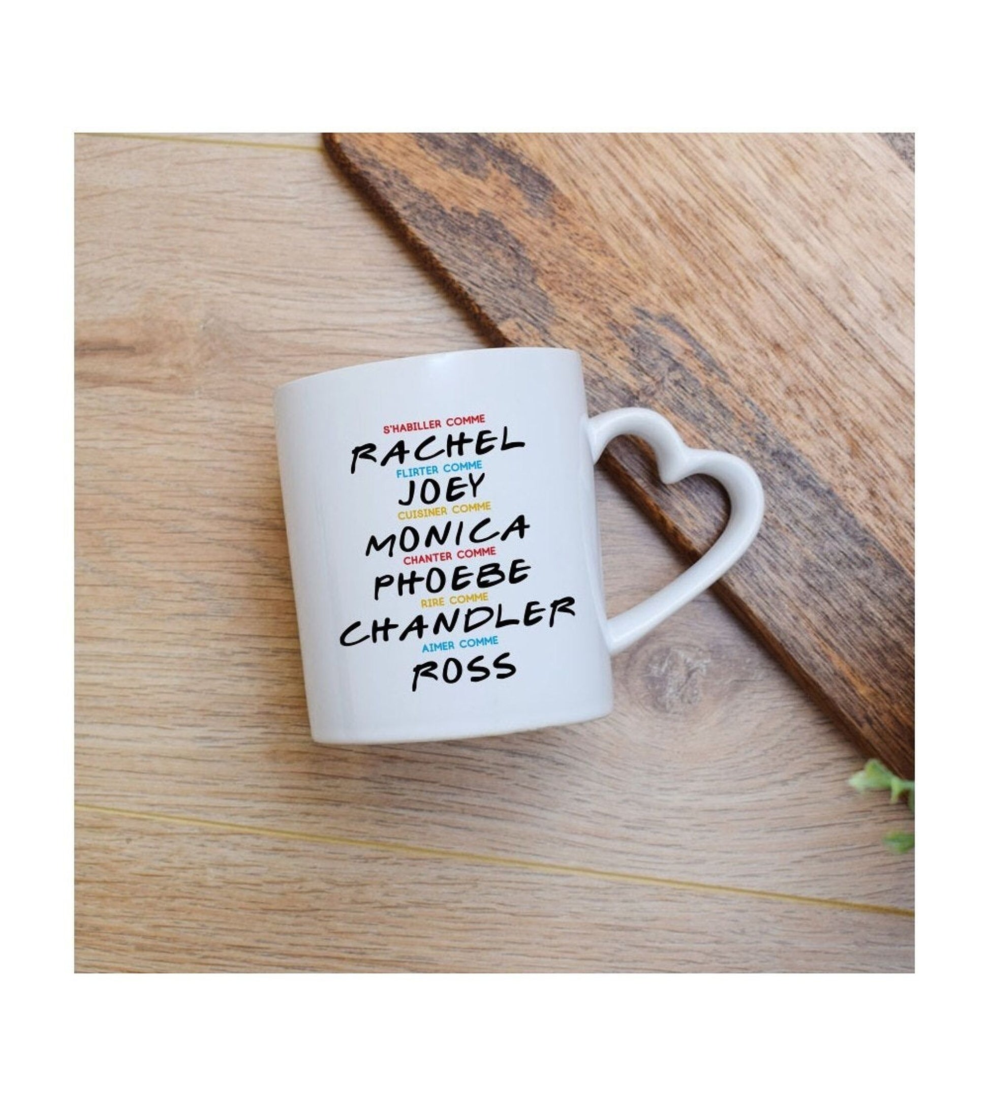 Tazza in ceramica con manico a cuore e scritta “Friends”