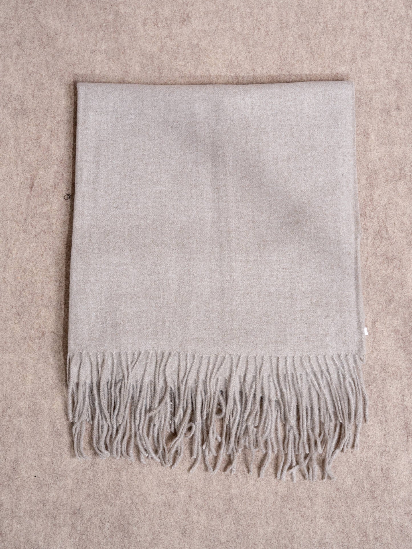 Sciarpa morbida in cashmere e viscosa con frange