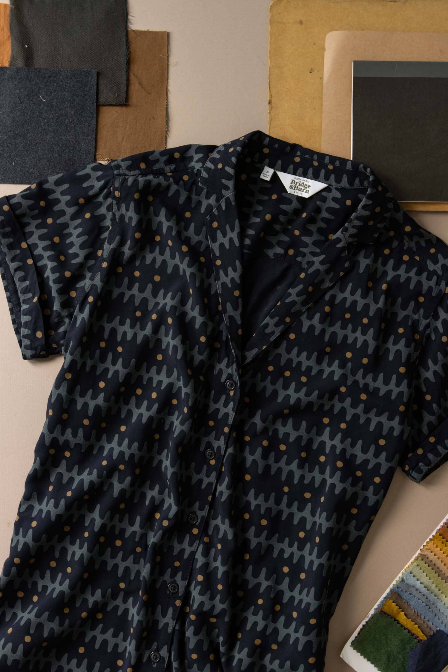 Camicia Innes a maniche corte con stampa a spina di pesce