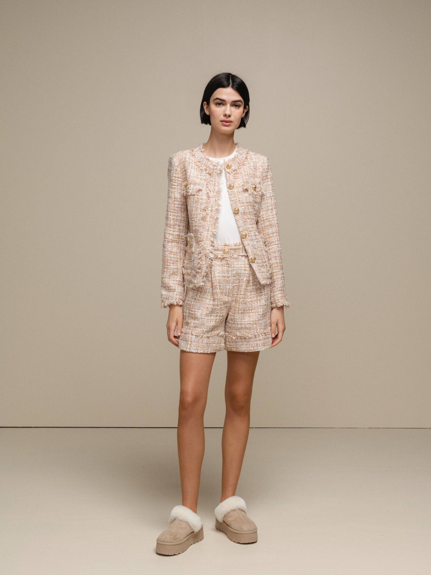 Blazer bouclé corto con bottoni gioiello