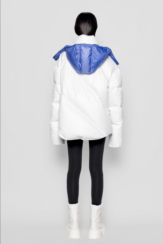 Piumino corto oversize bicolore con cappuccio