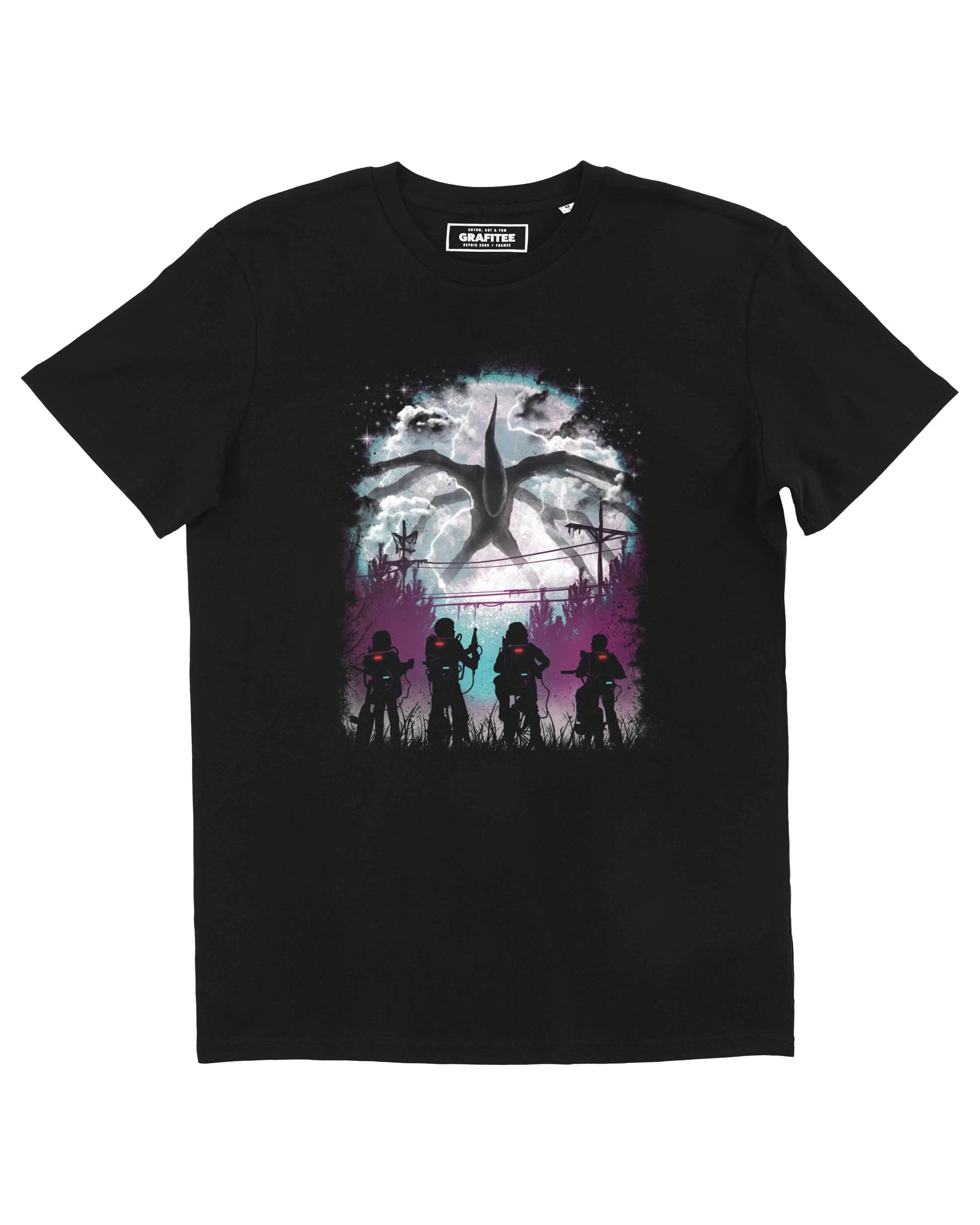 T-shirt unisex con stampa “There Is Something Strange”