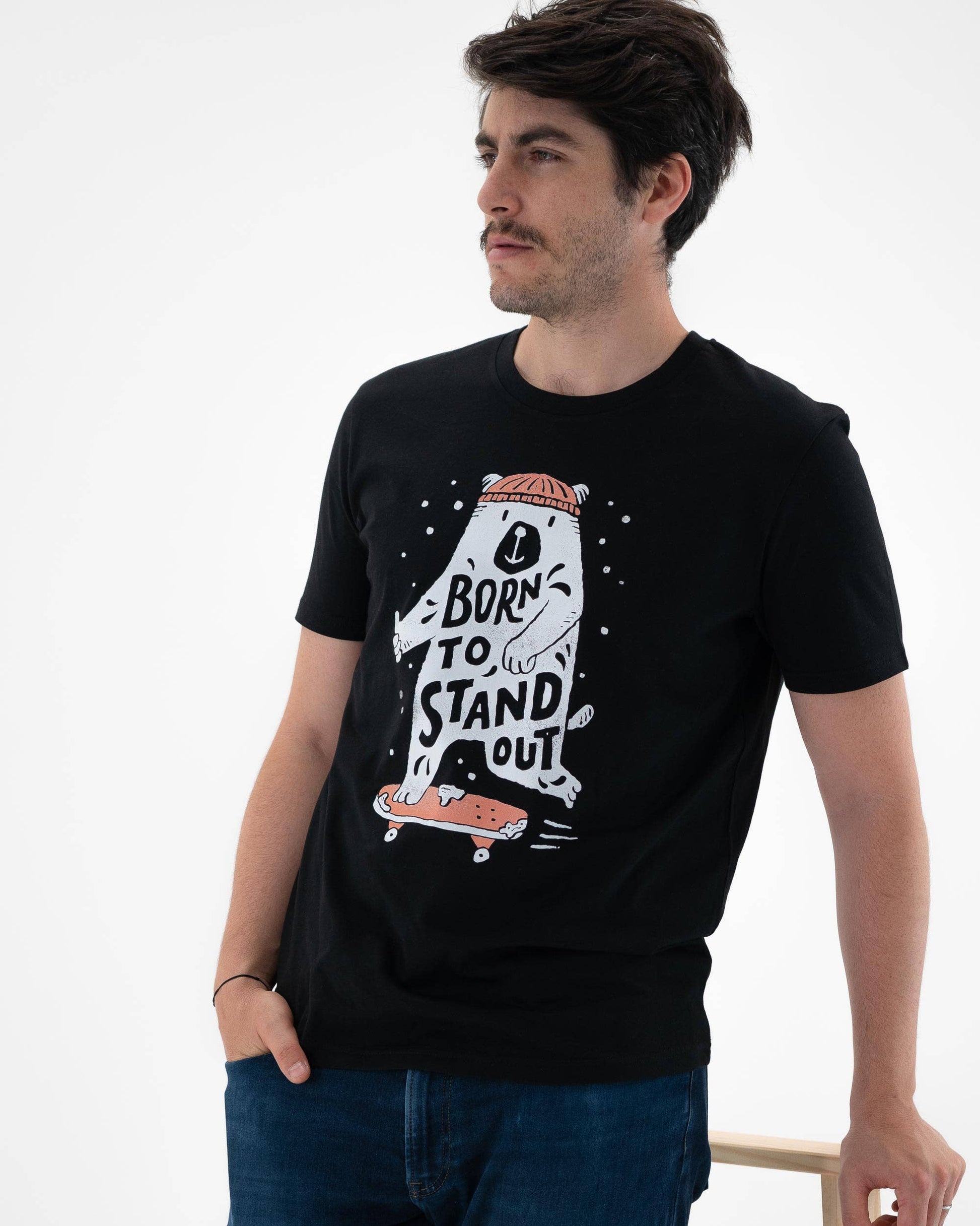 T-shirt unisex Born To Stand Out con grafica skateboard