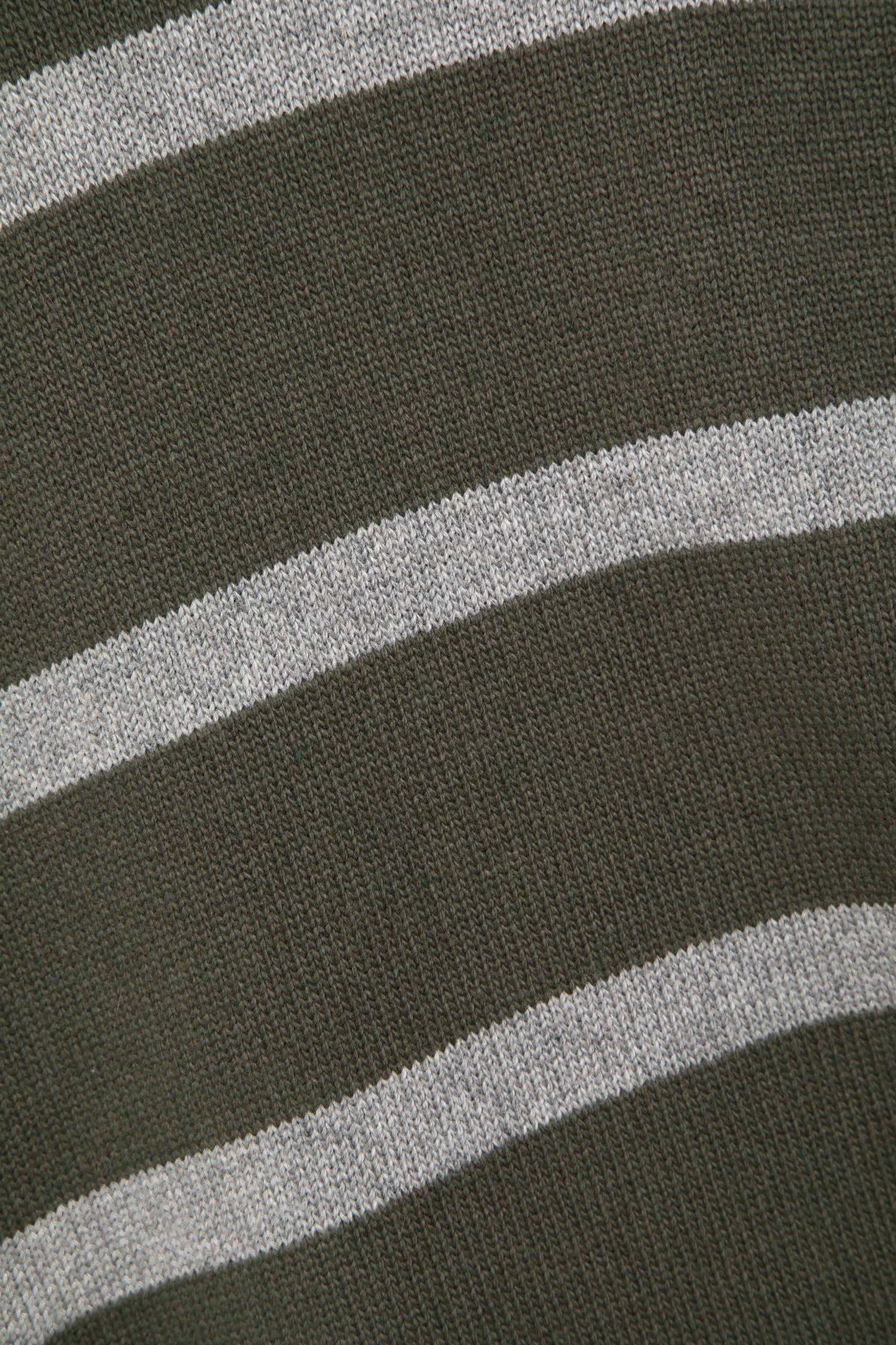 Maglione a righe in maglia con collo alto