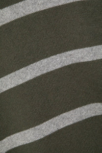 Maglione a righe in maglia con collo alto