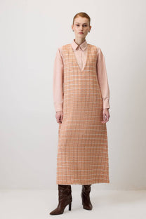 Abito pinafore in tweed a quadri con scollo a V