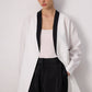 Blazer kimono bicolore bianco e nero con revers a contrasto