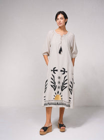 Abito midi ampio in cotone con ricamo e frange