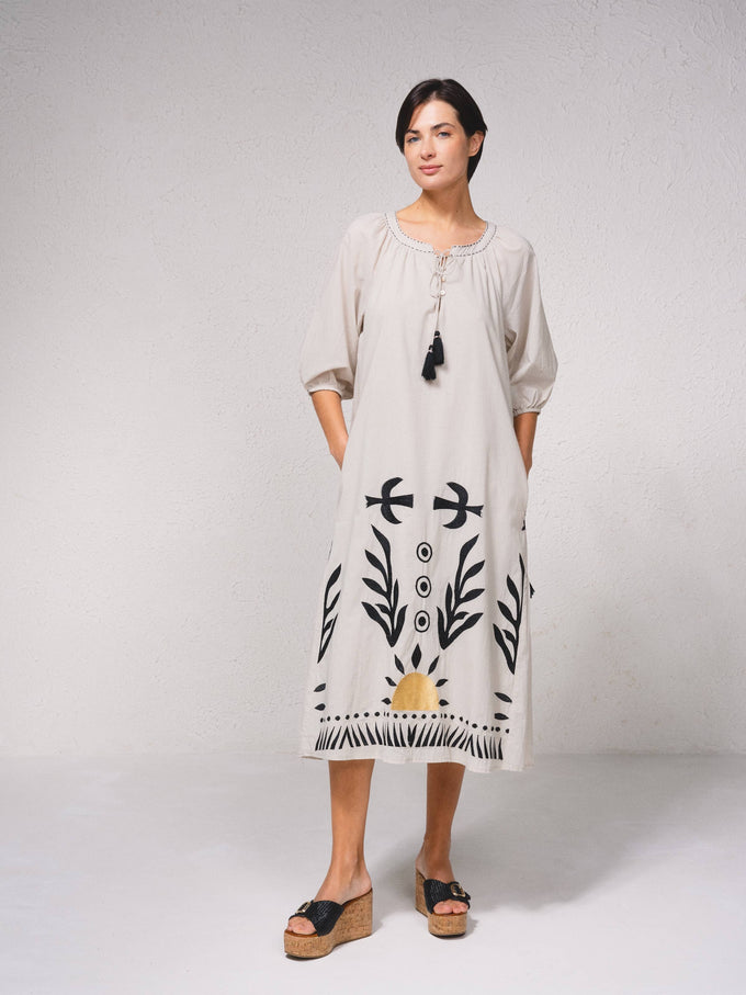Abito midi ampio in cotone con ricamo e frange