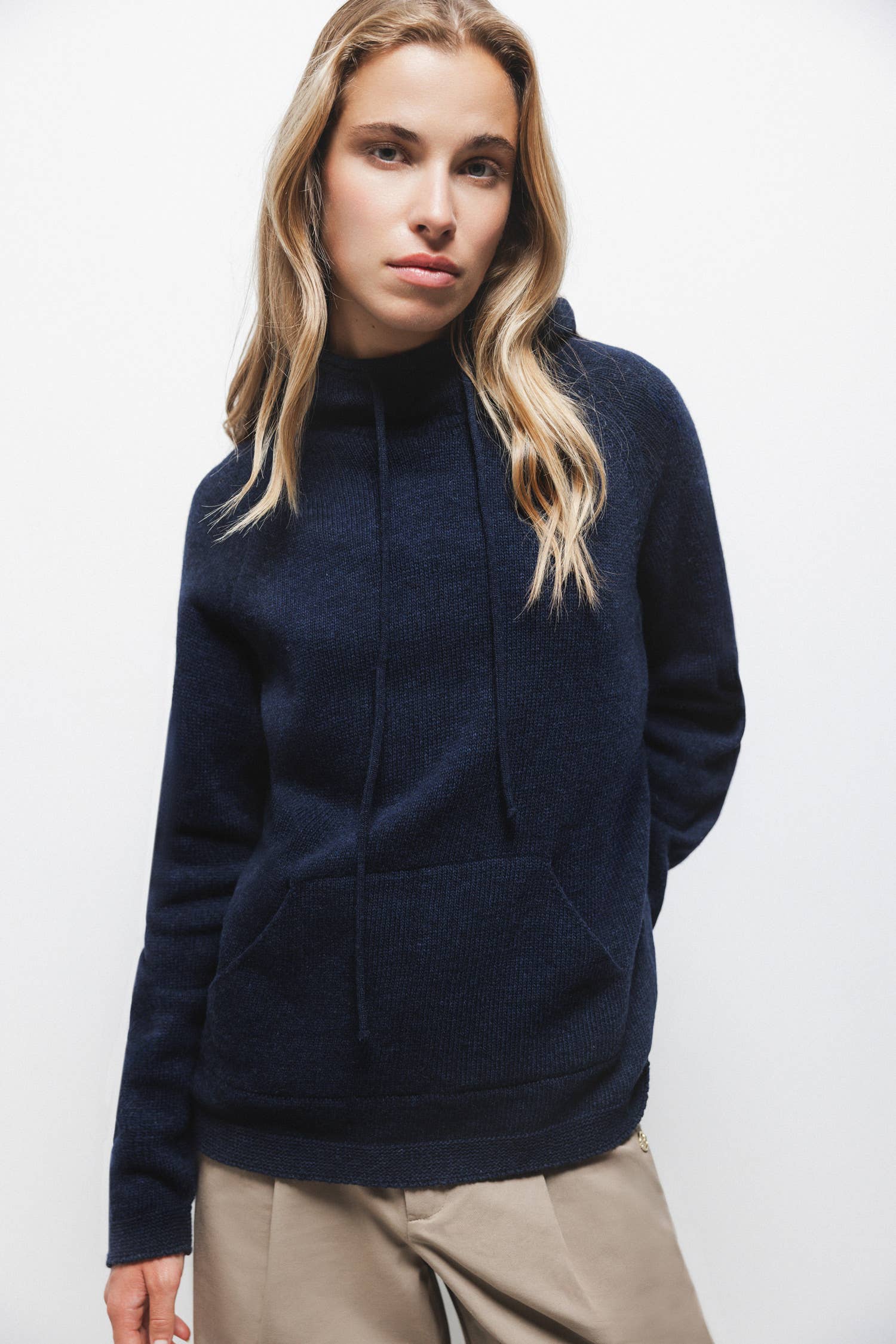 Maglione con cappuccio in lana