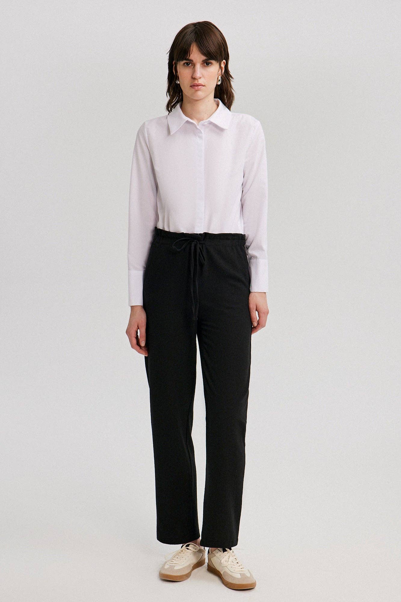 Pantaloni effetto naturale con elastico in vita