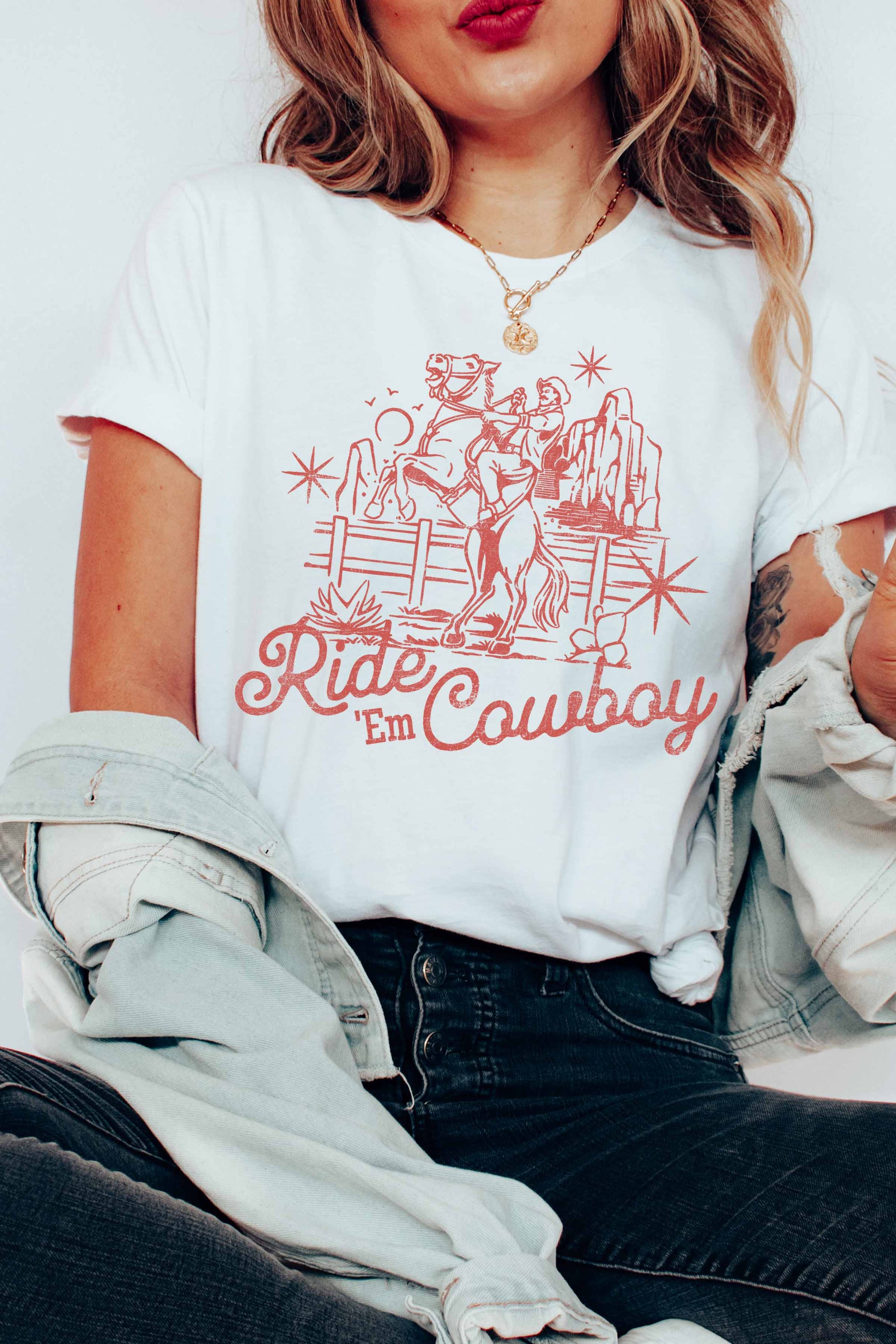 T-shirt grafica Ride ’Em Cowboy