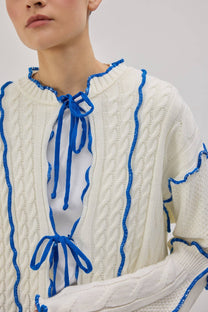 Cardigan in maglia con laccetti e profili a contrasto